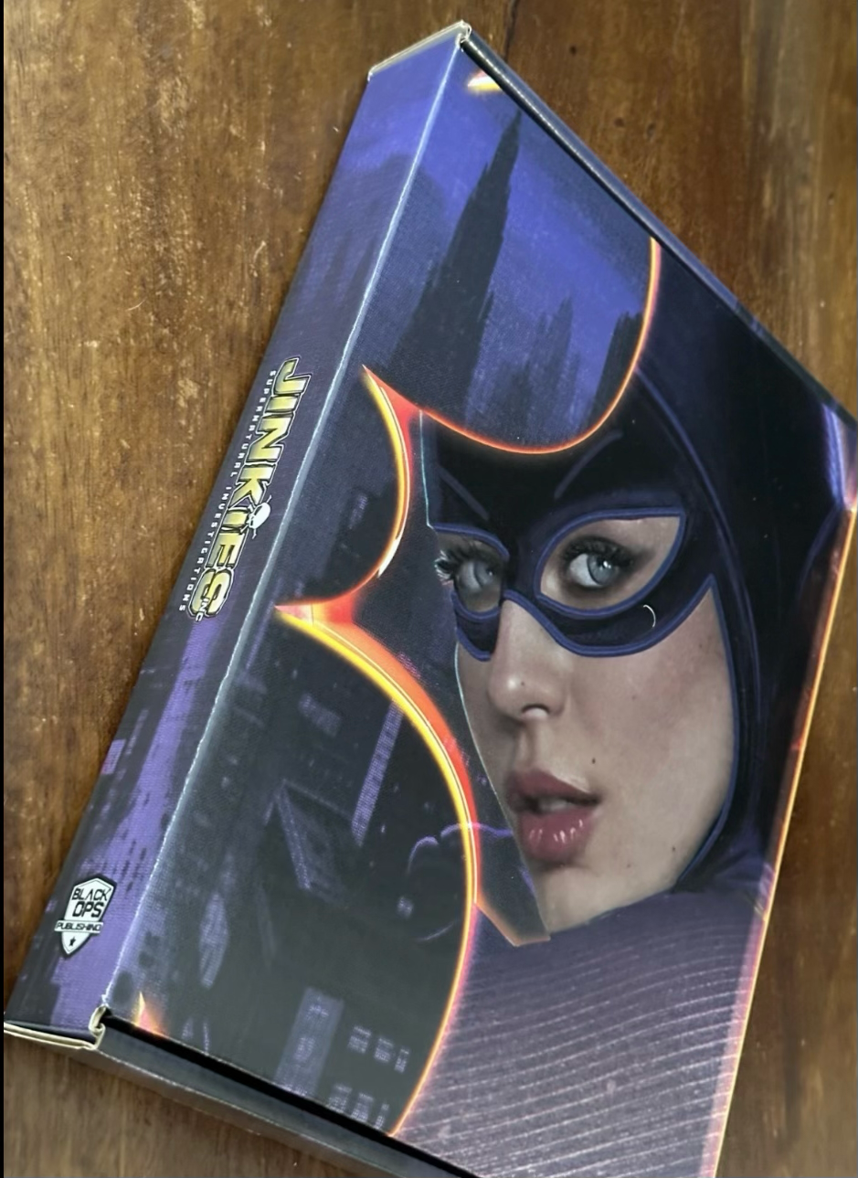 Freebie - Batgirl Collectors Box